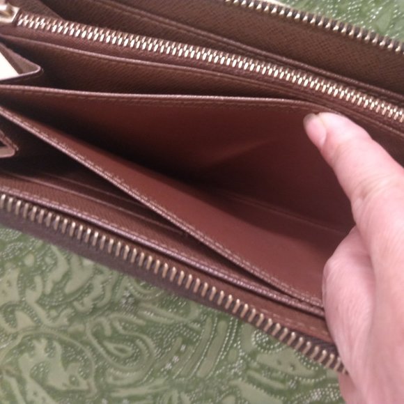 Louis Vuitton Zippy Monogram Wallet - Picture 9 of 16